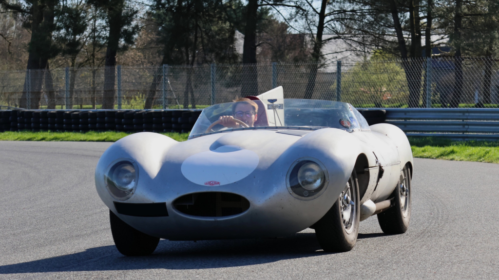 Jaguar Type E en plein roulage