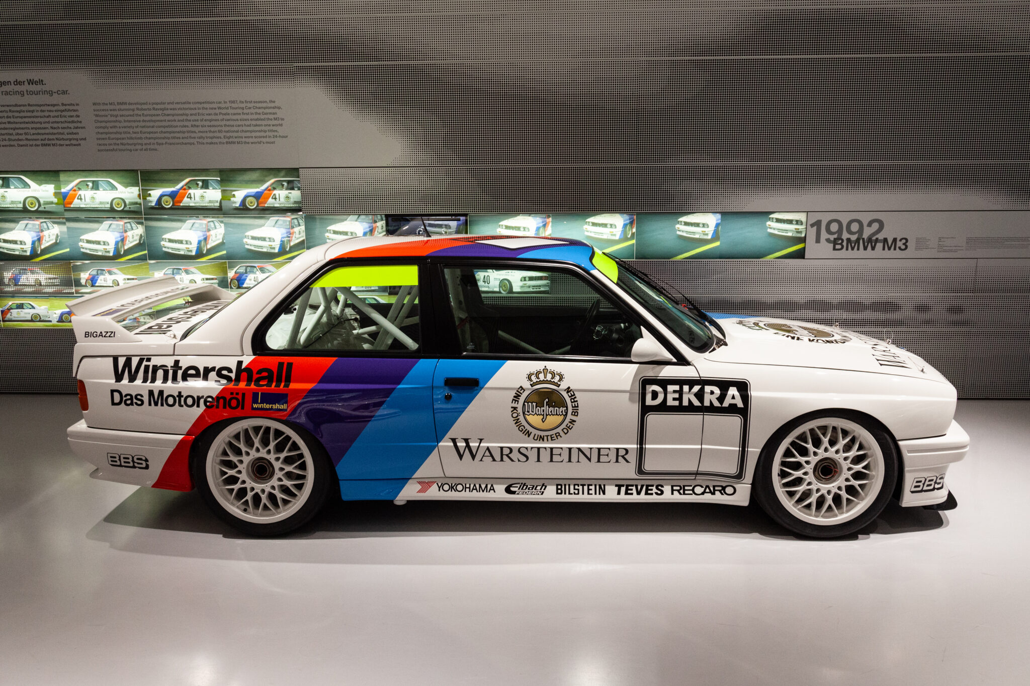 Vue au musée BMW, une M3 ayant couru au championnat allemand DTM, qu’elle a remporté à trois reprises.